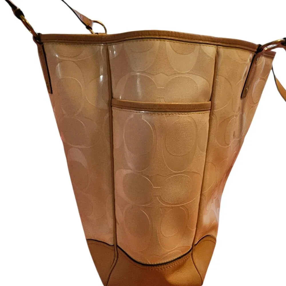 Beautiful Coach Bag - Picture 7 of 17